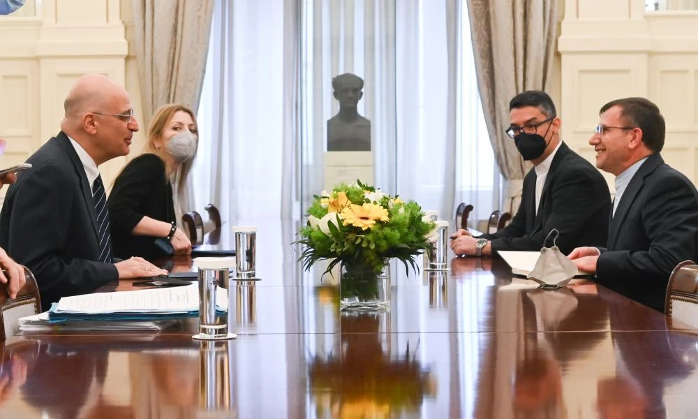Συνάντηση Δένδια με τον Πρέσβη του Ιράν - Τηλεφωνική επικοινωνία και με τον Κύπριο ομολογό του